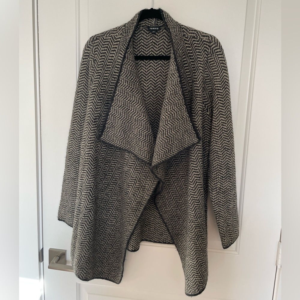 TORRID LIGHT/MEDIUM KNIT CARDIGAN SIZE 2X